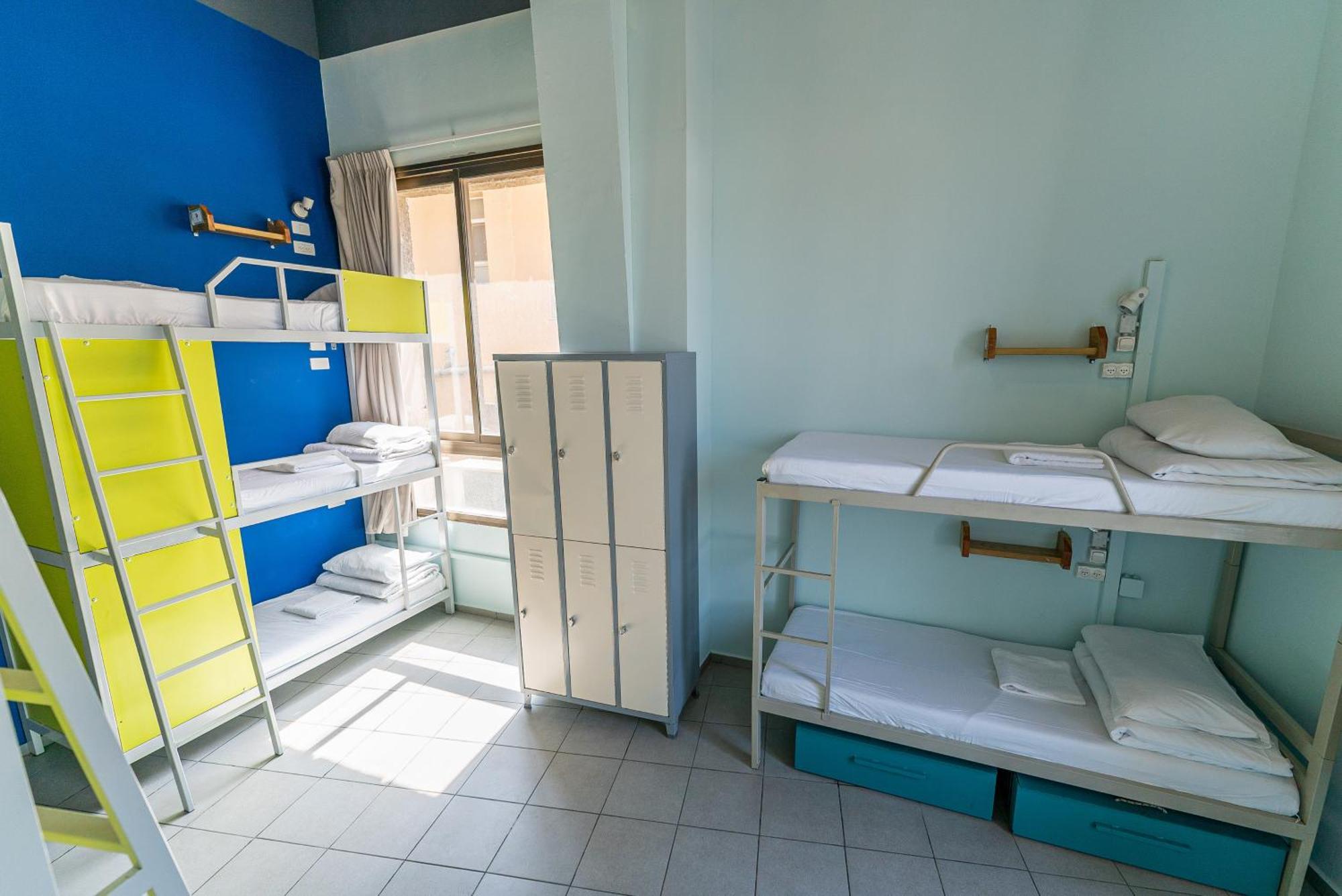 Bed 6-Bed Dormitory Room